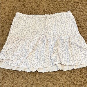 Brandy Melville White and Blue Floral Mini Skirt
